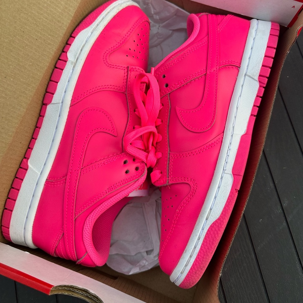 2023 NIKE DUNK LOW HYPER PINK HYPER ROSE BARBIE Sz 7 women’s